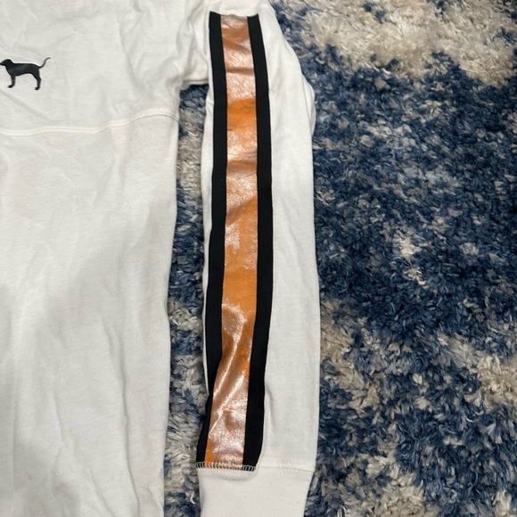 PINK Victoria's Secret White V-Neck Tee - Picture 8 of 11